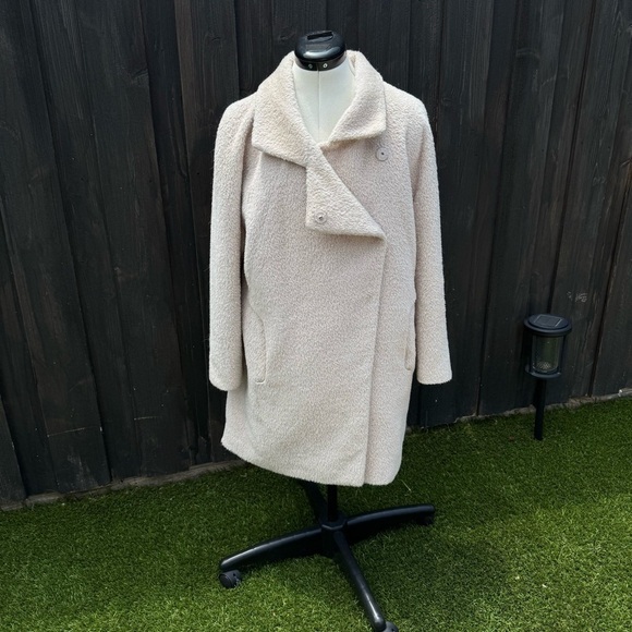Trina Turk Cream Madison Textured Wedge Coat size 6 - Picture 4 of 14